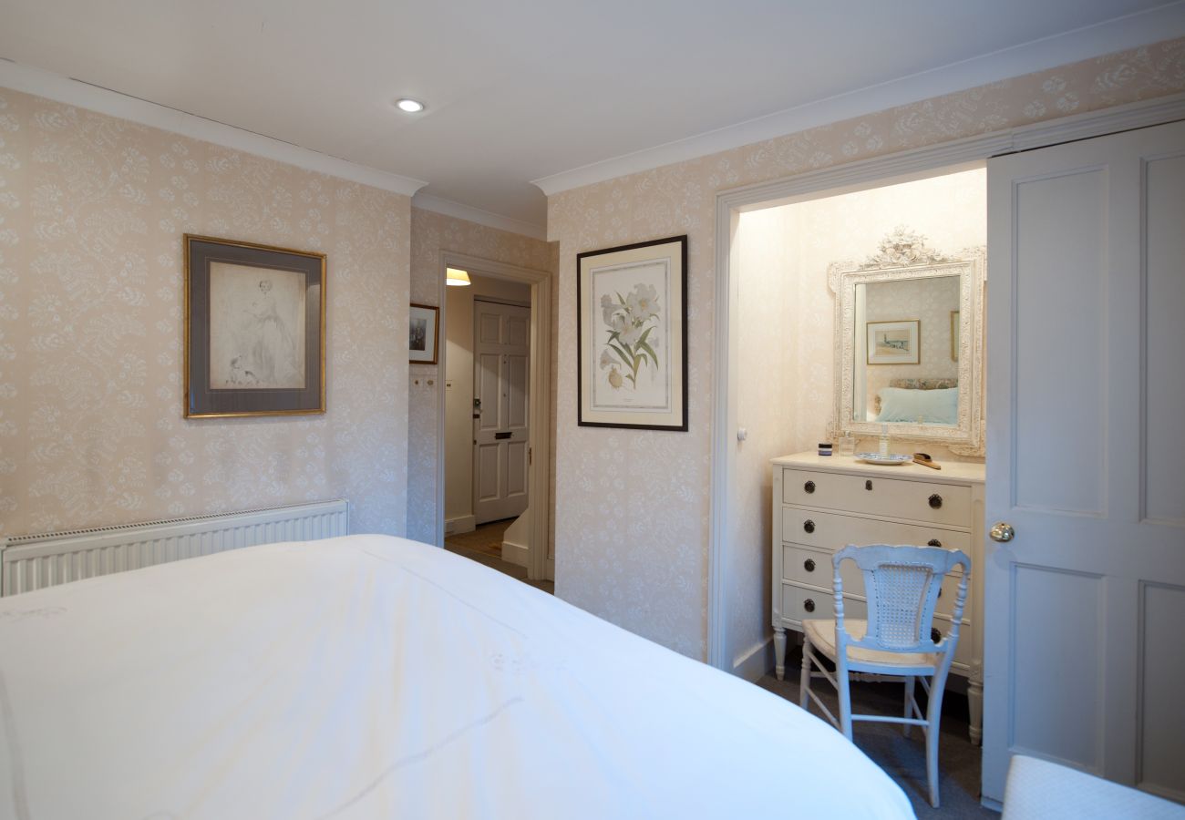 Apartment in London -  Clarendon Pimlico SW1