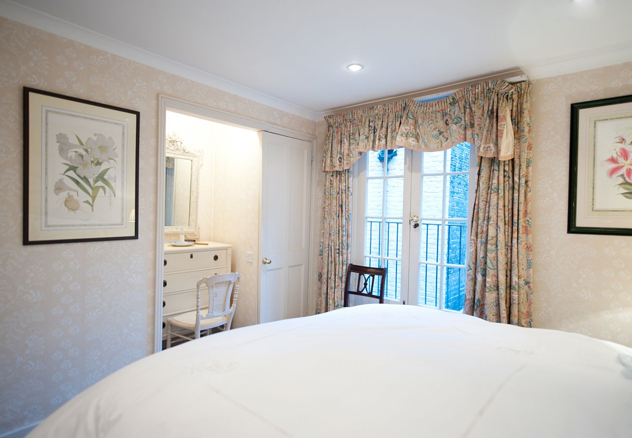 Apartment in London -  Clarendon Pimlico SW1